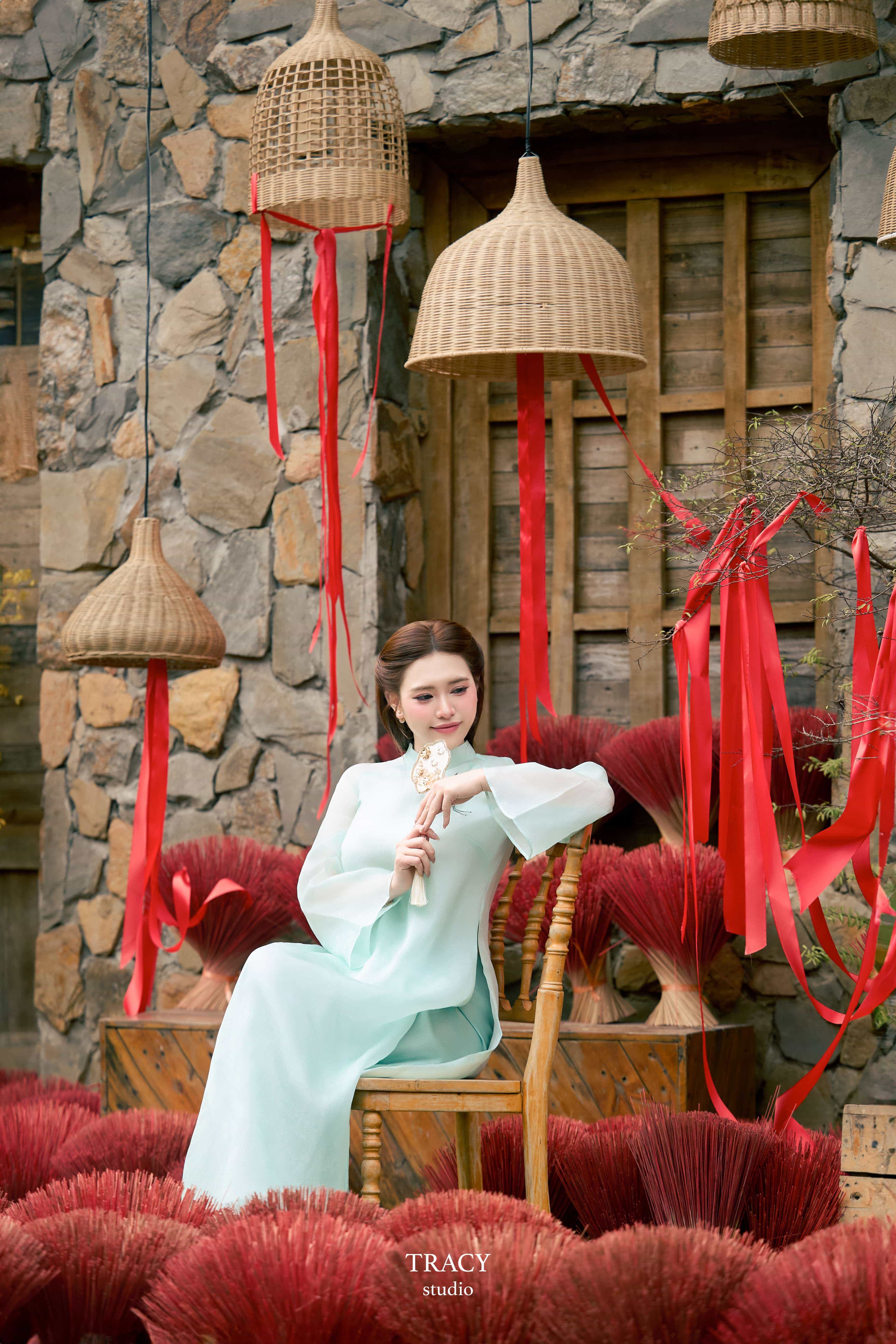 frontend/img/gallery/anh-tet-yem-ao-dai/tracy-studio-chup-ao-dai-dao-xuan (7).jpg